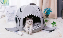 Charger l&#39;image dans la galerie, Panier pour chat - Design requin - Existe en 3 tailles et 3 coloris