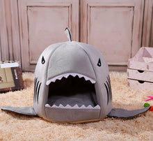 Charger l&#39;image dans la galerie, Panier pour chat - Design requin - Existe en 3 tailles et 3 coloris