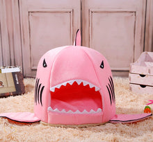 Charger l&#39;image dans la galerie, Panier pour chat - Design requin - Existe en 3 tailles et 3 coloris