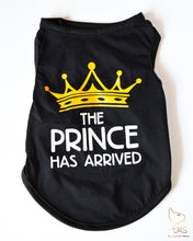 Charger l&#39;image dans la galerie, Tee shirt pour chat &quot;Prince has arrived&quot; - Existe en 5 tailles