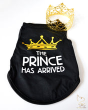 Charger l&#39;image dans la galerie, Tee shirt pour chat &quot;Prince has arrived&quot; - Existe en 5 tailles